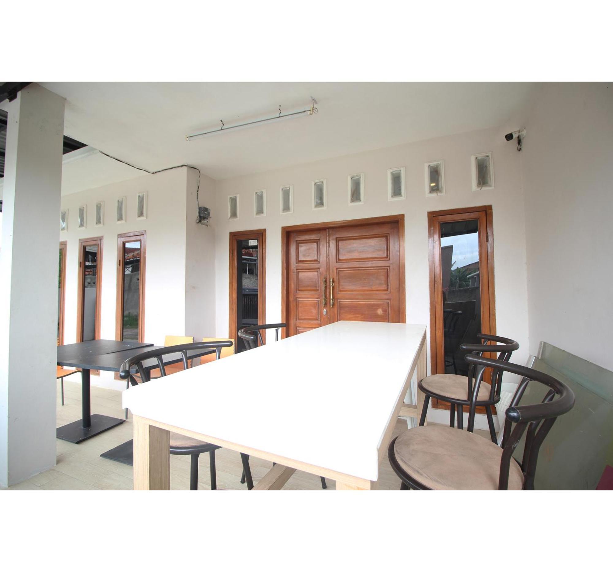 Oyo Life 2273 Pratama Homestay Bandar Lampung Exterior foto